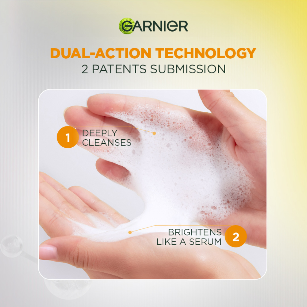 Garnier - SkinActive Fast Bright Vitamin C Serum Cleanser