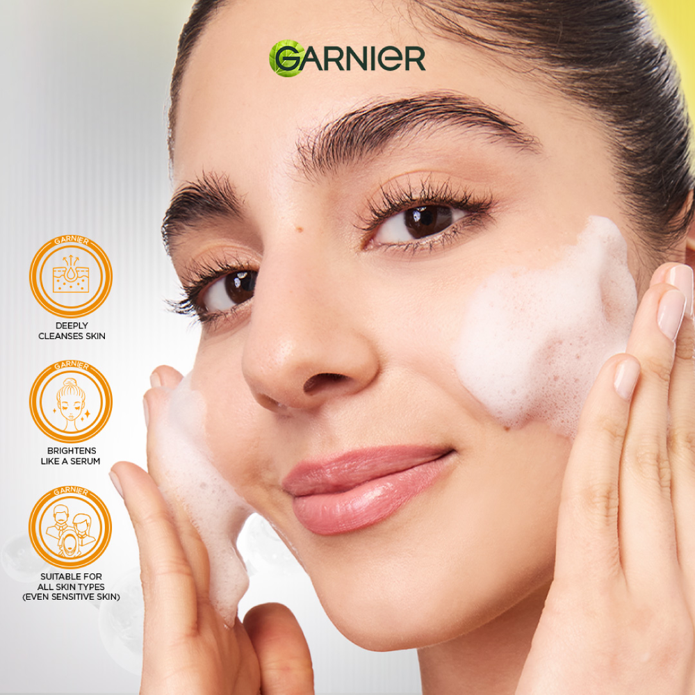 Garnier - SkinActive Fast Bright Vitamin C Serum Cleanser